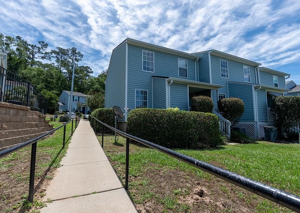 1st image of 776 Timberwood Cir E