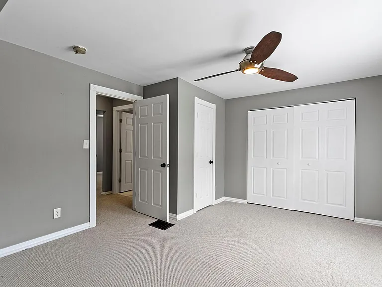804 W 42nd St — Photo 23