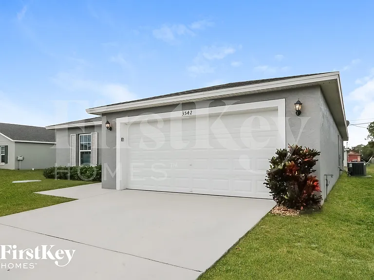 3542 SW Viceroy St — Photo 3