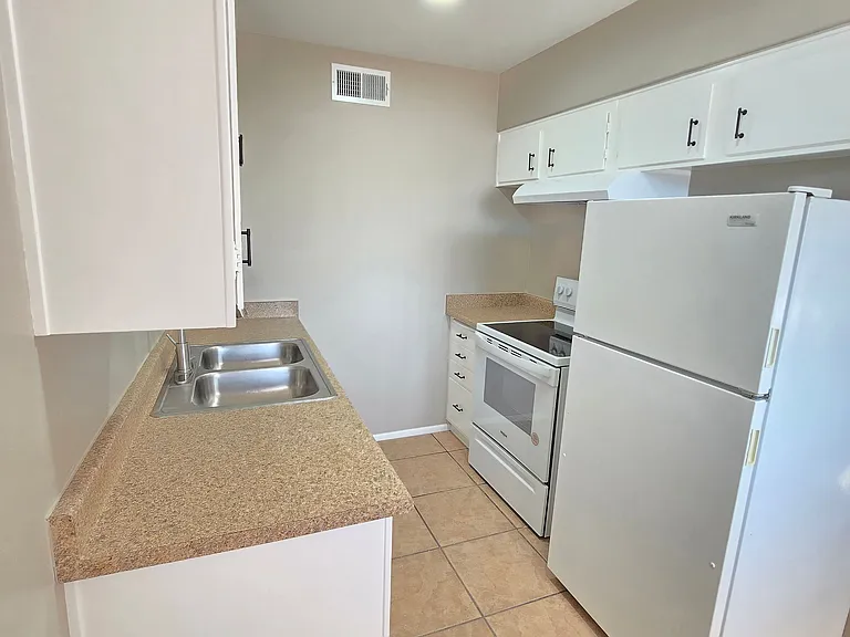 2019 N 49th St #2 — Photo 11