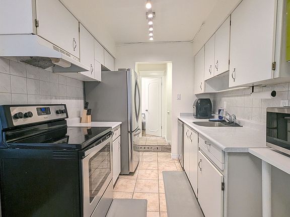3rd image of 7428 19th Ave #308