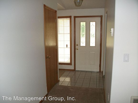 2nd image of 118 NE Coast Pine Ave APT A