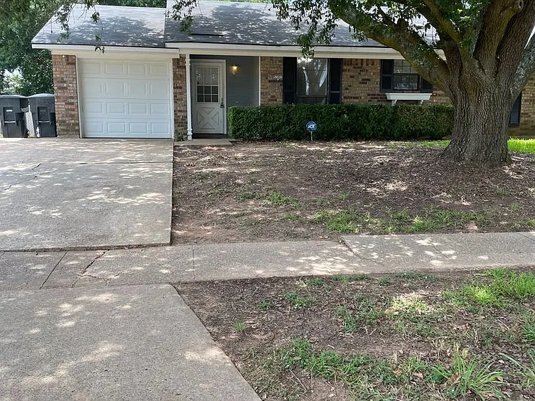 5302 Lauri Ln — Photo 3