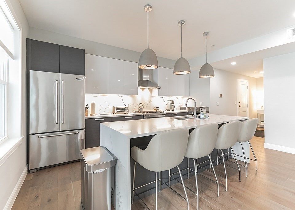 1st image of 54 Pleasant St #5