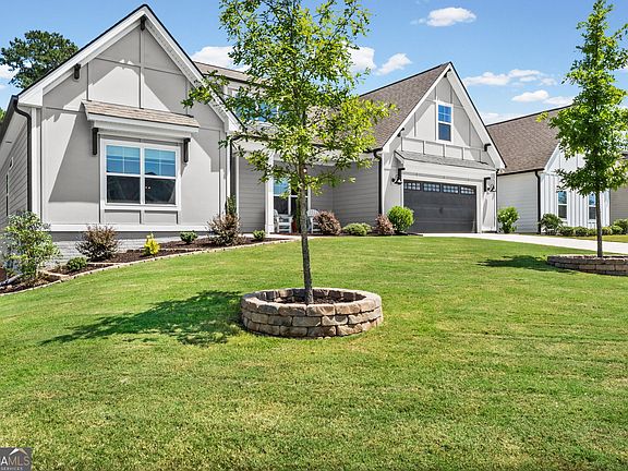 3rd image of 40 Oakhurst Trl