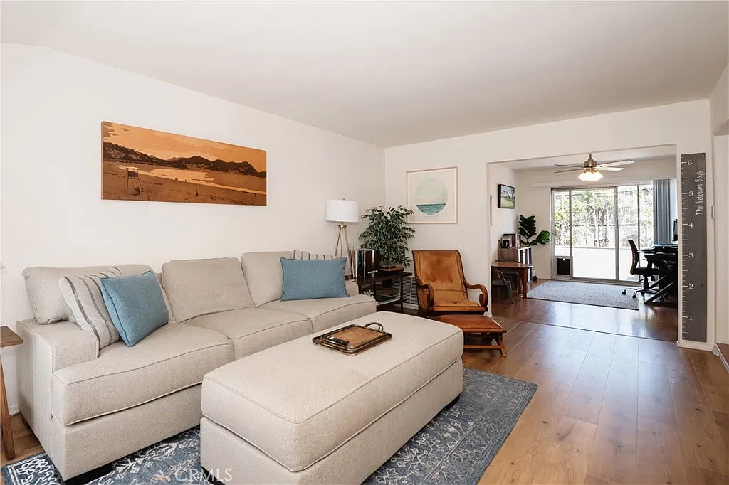 2 bed, 1008 sqft, $4,995 — Photo 2