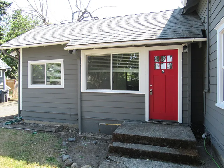 1385 Hines St SE #C — Photo 2