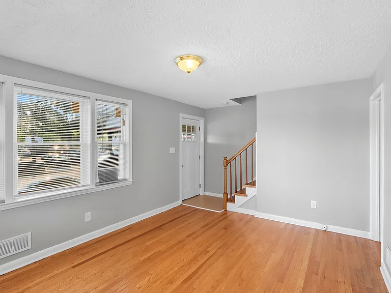 4924 Frankford Ave — Photo 4
