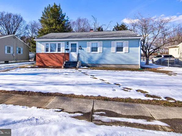 9 Maple Ln, Dover, DE 19904