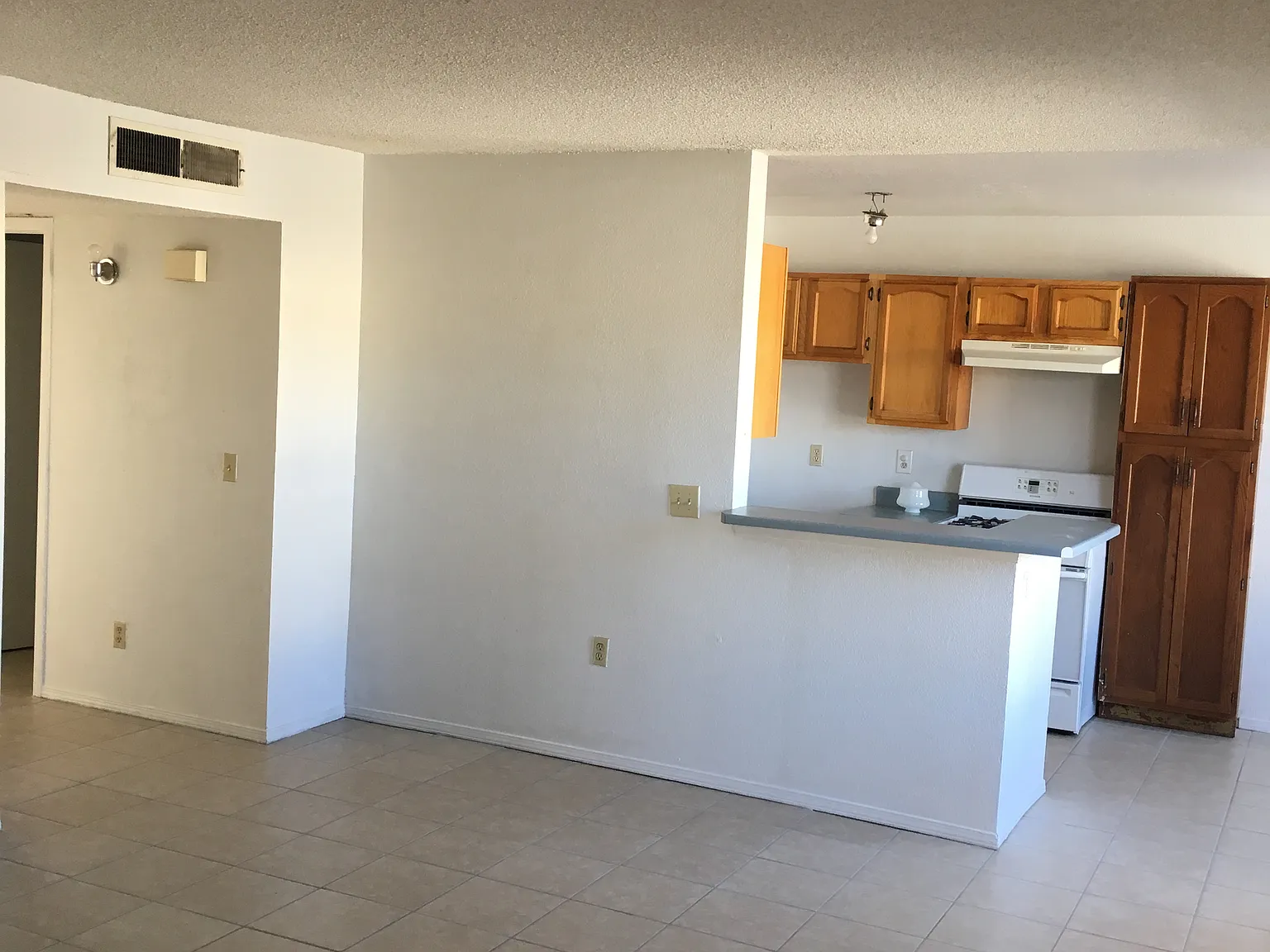 2 bed, 825 sqft, $850 — Photo 2