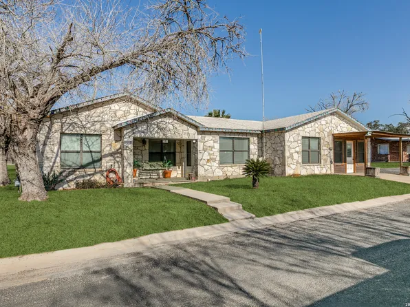 501 Green St., Poth, TX 78147