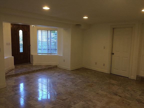 4th image of 1364 Laverock Ln #A