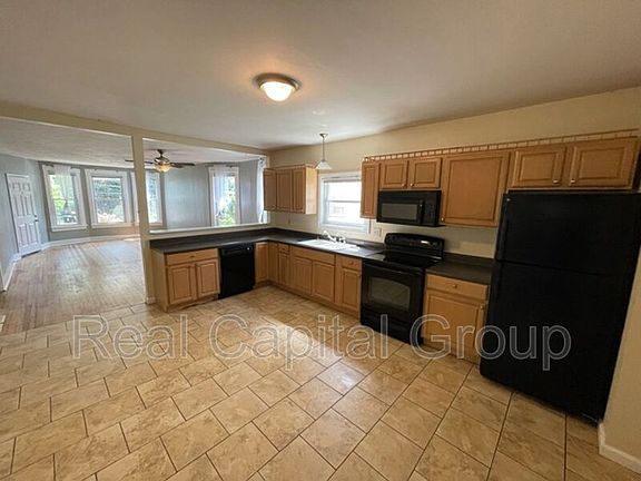 3rd image of 477 Ontario St APT 1