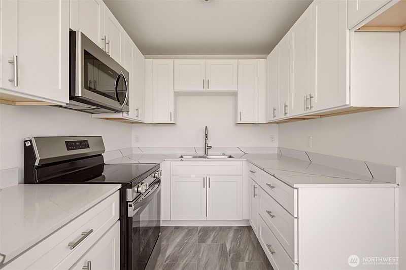 4th image of 5435 S M Street #201