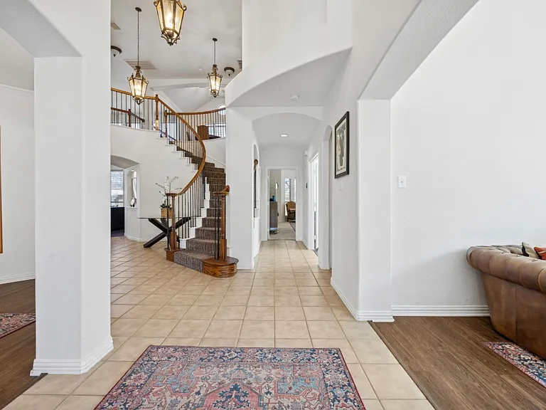 7220 Tolosa — Photo 3