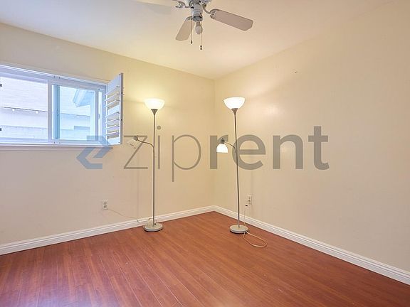 5th image of 3102 S Manitoba Dr