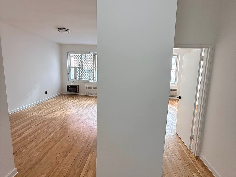 2nd image of 450 W 58th St APT 4L