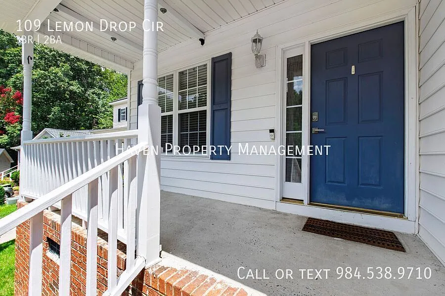 Charming Ranch Home on a Quiet Cul-de-Sac in Apex! — Photo 2