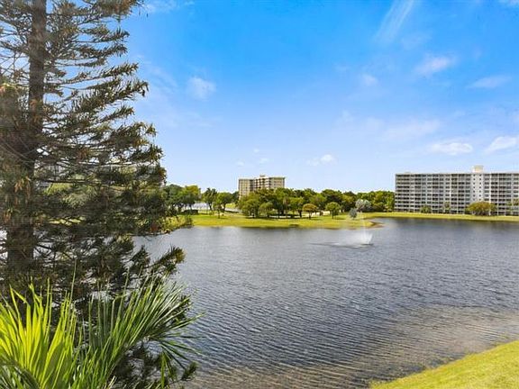 3rd image of 2801 N Palm Aire Dr #40H