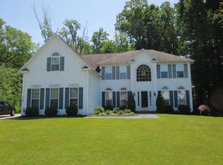 528 Robindale Dr, Webster, NY 14580