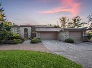 18983 Howe Rd, Strongsville, OH 44136