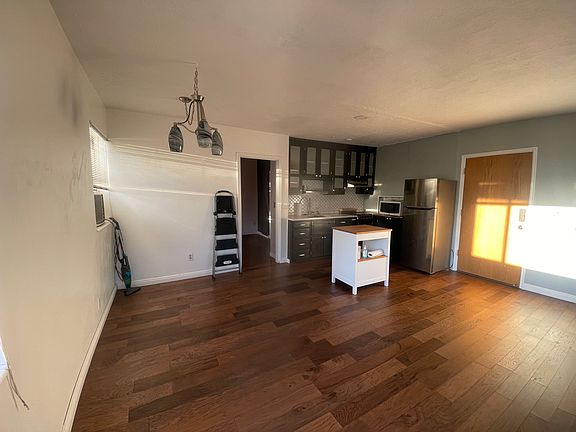 4th image of 125 E 1st Ave
