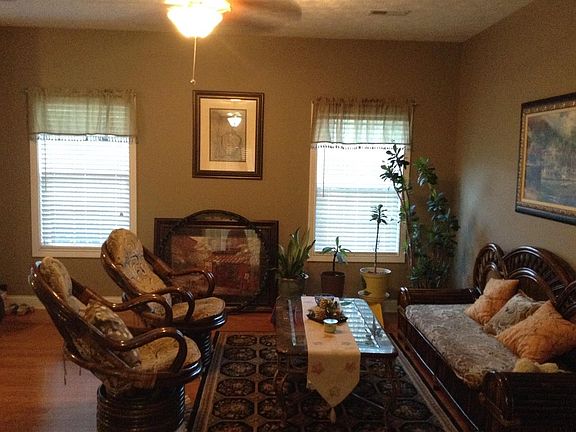 3rd image of 313 Vineland Place Dr