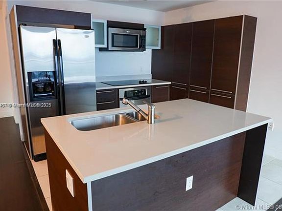 3rd image of 1900 N Bayshore Dr #4511
