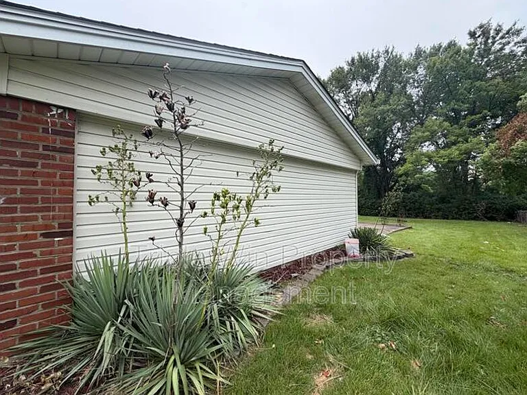 2372 Rockymont Dr — Photo 4