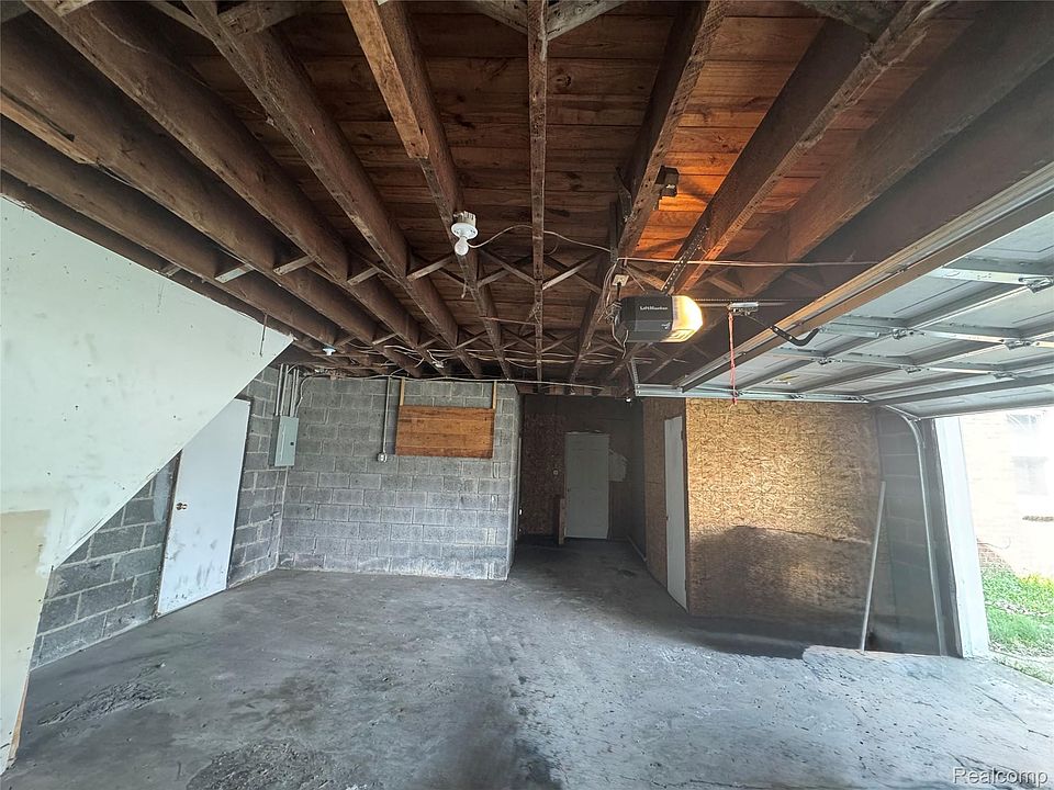 20195 Westhampton Ave, photo 24