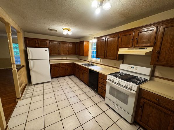 3706 Lafourche St