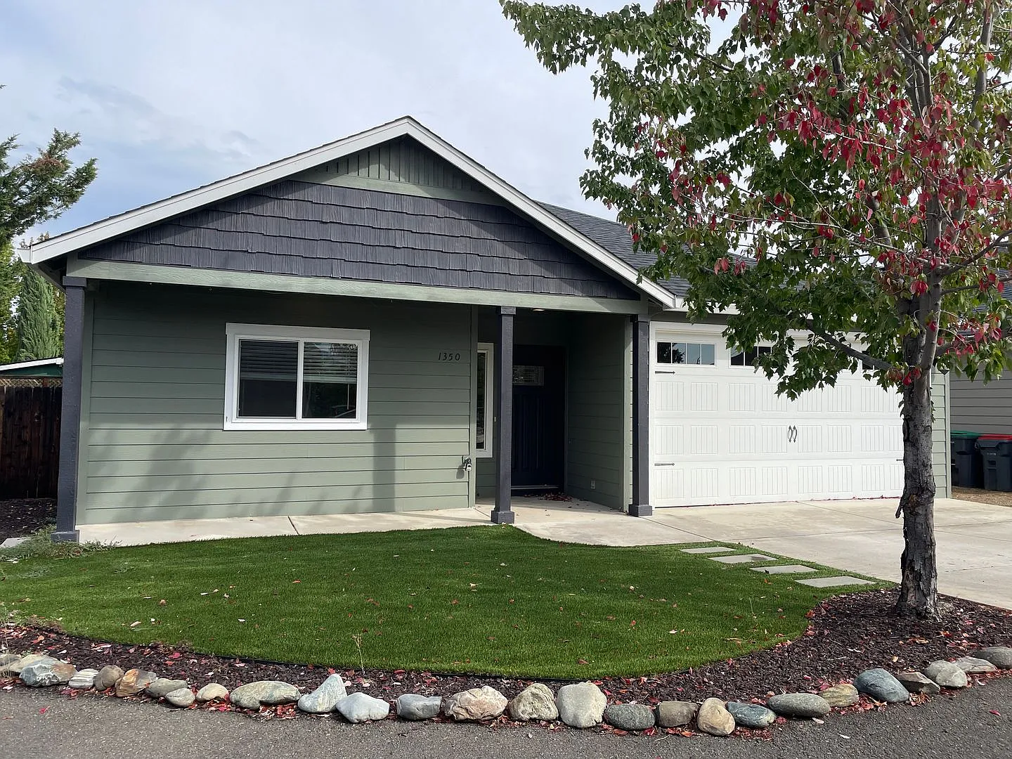 Beautiful 3-Bedroom Home with Low-Maintenance Yard. 1,486 sq. ft. of Comfortable Living Space — Photo 2
