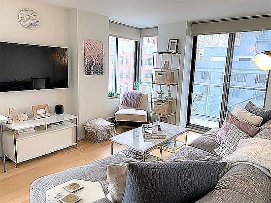 3rd image of 270 W 17th St APT 8G