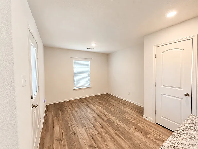 13604 Mineral Rd — Photo 5