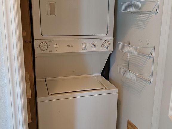 5th image of 1112 Tapestry Dr #B