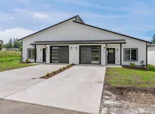 5 Anchor Loop Way #B, Cathlamet, WA 98612