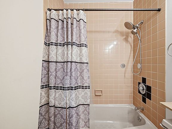 5th image of 233 E 86th St APT 5D