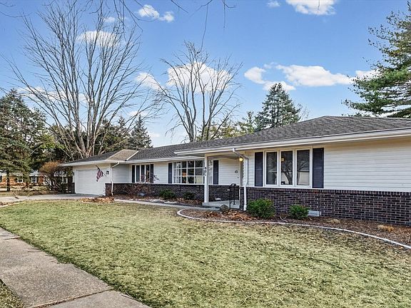 3rd image of 901 Kent Dr