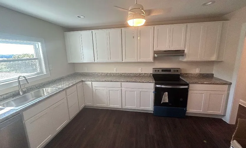 3 bed, 2000 sqft, $1,500 — Photo 2