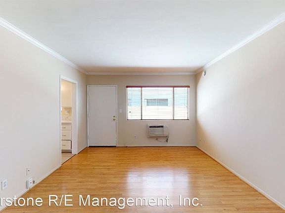 3rd image of 10921 Bloomfield St APT 2