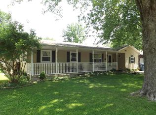 13 Holiday Ter, Centralia, IL 62801