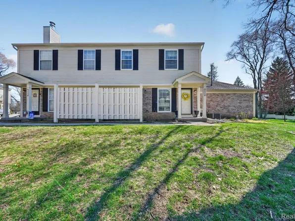 1412 Hidden Meadows Dr E Unit B, Walled Lake, MI 48390