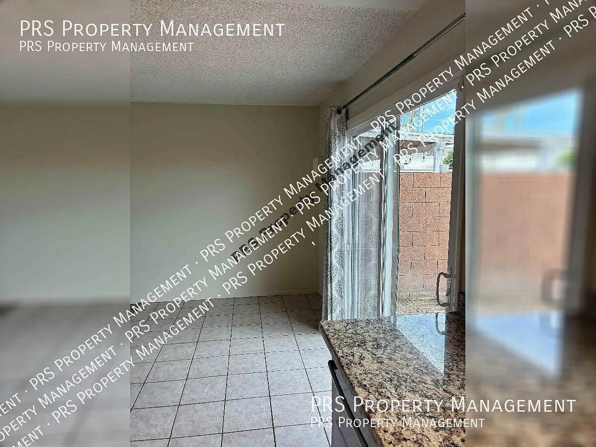 Beautiful Tempe Townhouse — Photo 4