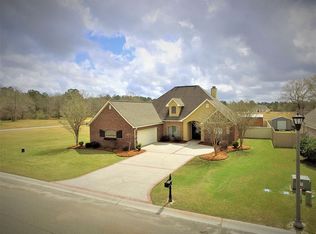 512 Pemberton Pl, Picayune, MS 39466