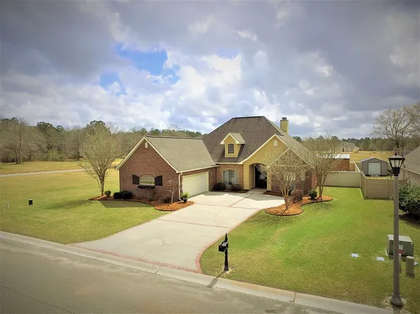 512 Pemberton Pl, Picayune, MS 39466