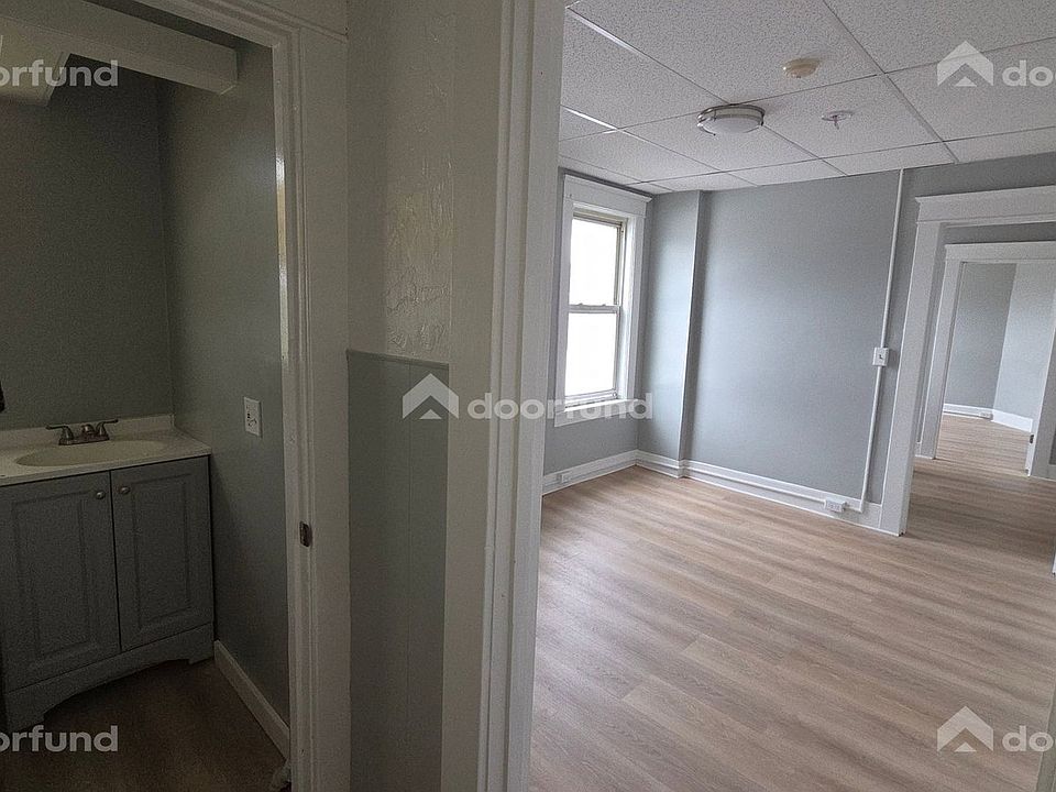 1st image of 224 Main St #7