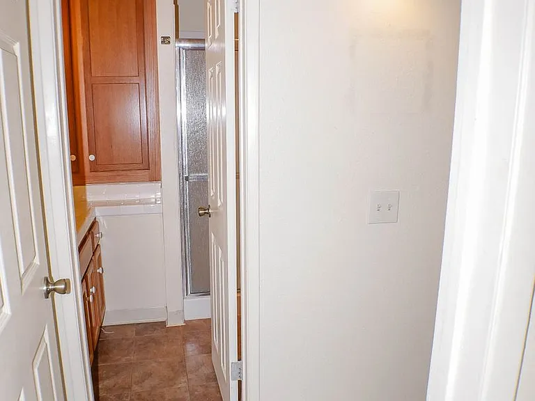 4345 Rialto St — Photo 39