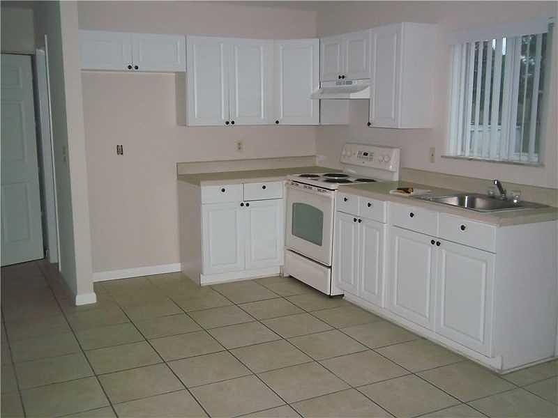 2nd image of 514 SE Capon Ter
