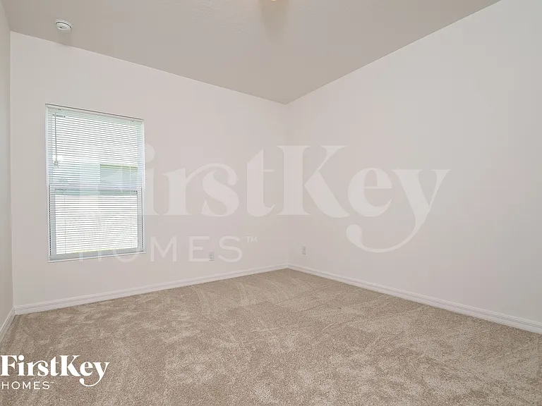 900 Avenal Ln — Photo 15