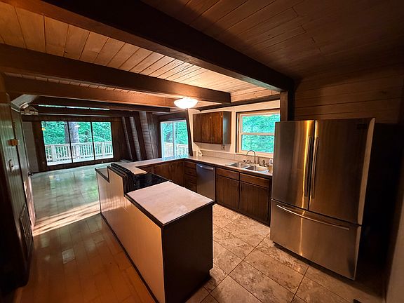 2nd image of 1466 Johnathan Dr